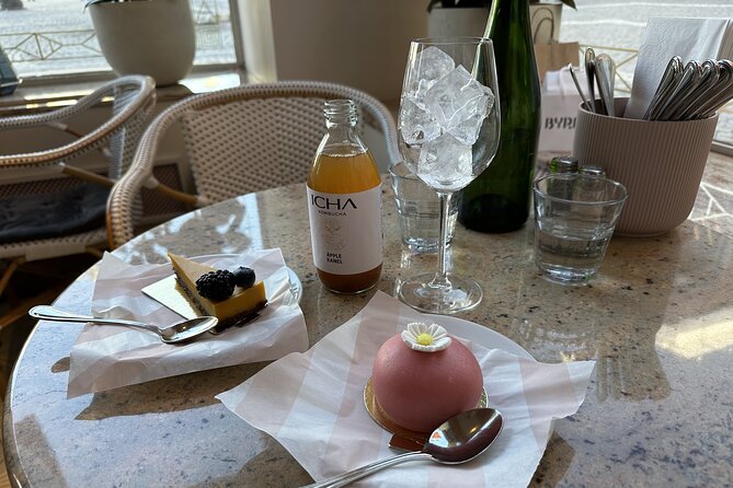 Stockholm Small Group Food Tour with 7 Classic Food Tastings - The guides shape the experience