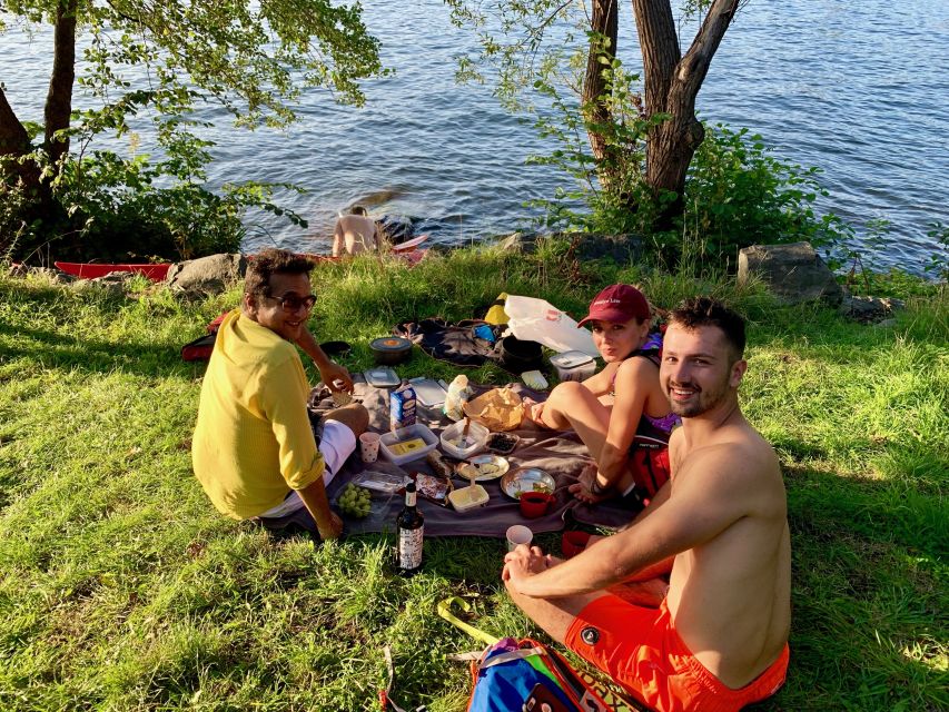 Stockholm: Sunset Kayak Tour in the City + Swedish Fika - The second 90 minutes as daylight fades