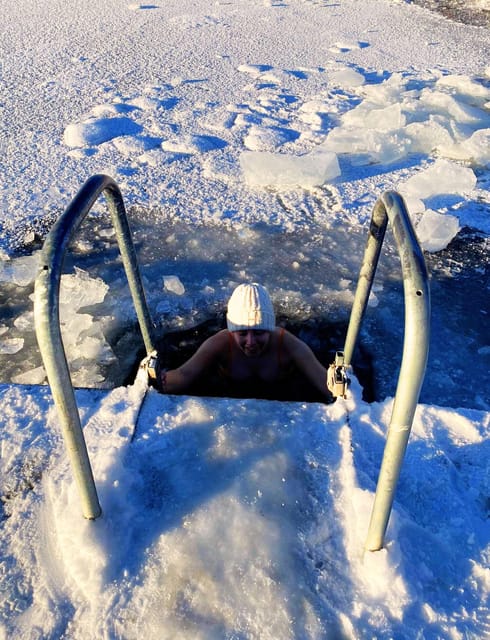 Stockholm: Traditional Sauna & Polar Plunge in Baltic Sea - A private sauna by the Stockholm Archipelago