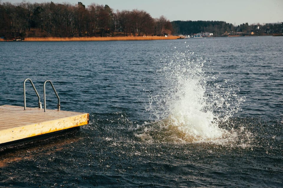 Stockholm: Traditional Sauna & Polar Plunge in Baltic Sea - What is included, and what you need to bring