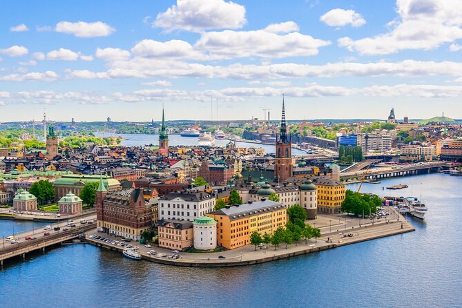 Stockholm Troll Hunt: Self-Guided Old Town Adventure - Royal power, parliament, and the palace