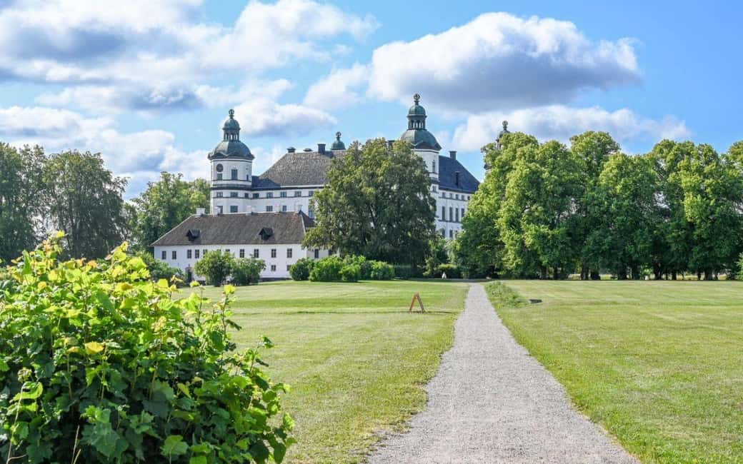 Stockholm: Uppsala Half-Day Swedish Oxford & Cathedral Tour - The train from Stockholm to Uppsala