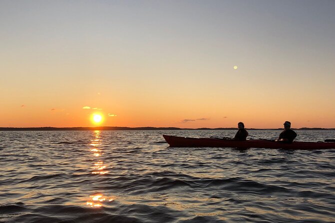 Sunset Kayak Tour in the Stockholm Archipelago + Swedish Fika - Who will enjoy this kayak evening
