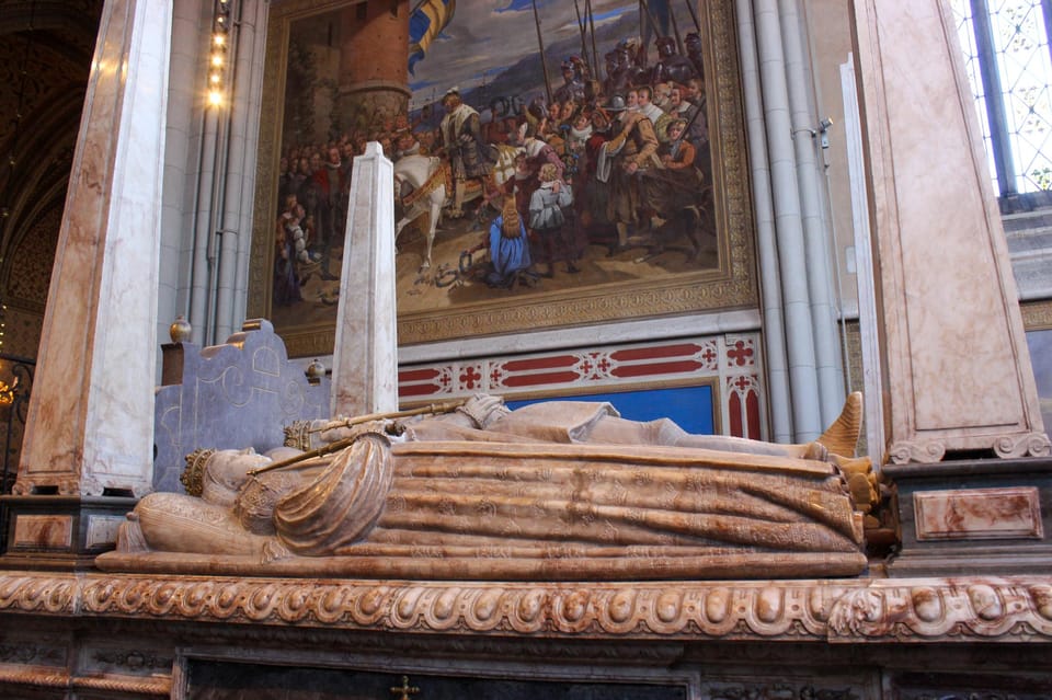 Uppsala: City Highlights and Hidden Gems Walking Tour - Uppsala Cathedral and Sweden’s royal story