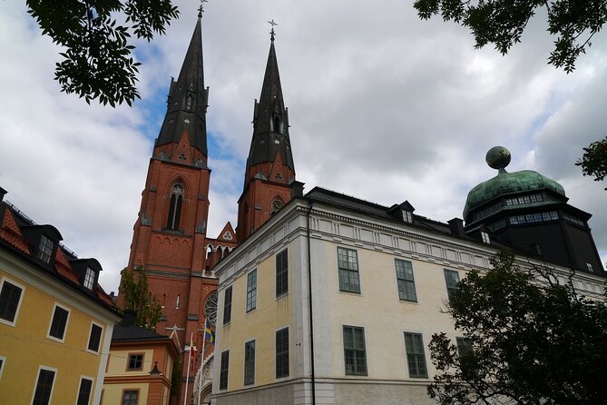 Uppsala Must See 2h city walk - 2h tour of all big attractions! - Uppsala University Main Building in ten minutes