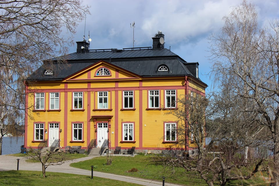 Vaxholm & Stockholm Archipelago: Guided Excursion, Day Trip - Walking the artillery tracks to Vaxholm beach