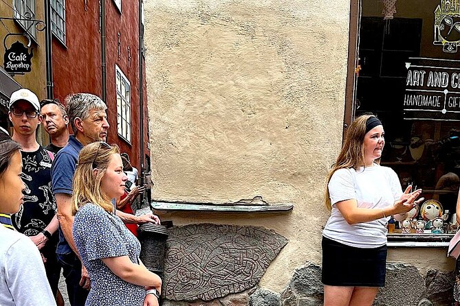 Walking Tour of Stockholm's Old Town, Gamla Stan - Mårten Trotzigs Gränd, Stockholm’s famous squeeze